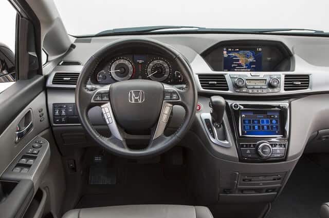 Tính năng ấn tượng của Honda Odyssey là hệ thống giải trí hàng ghế sau (RES) và camera chiếu đa góc