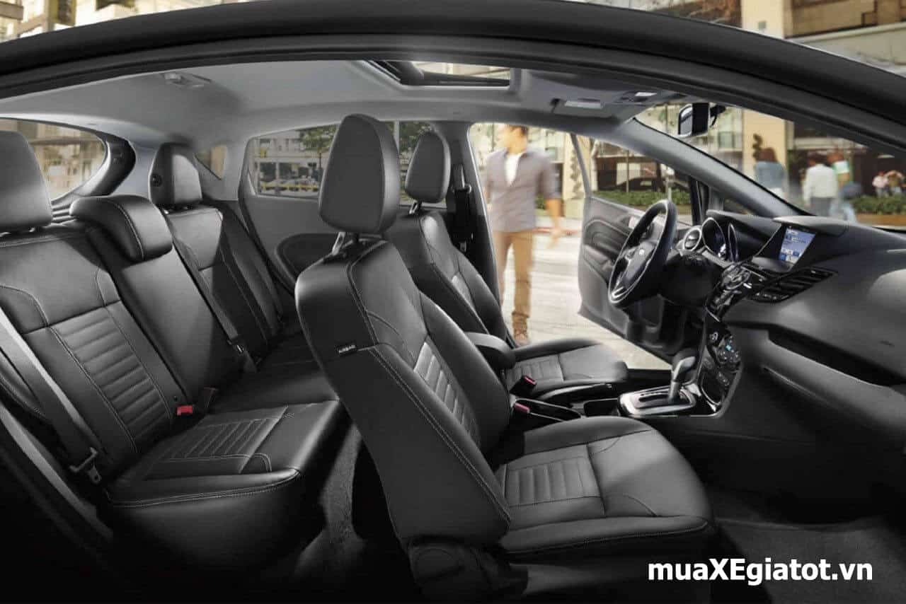 Không gian nội thất Ford Fiesta Hatchback