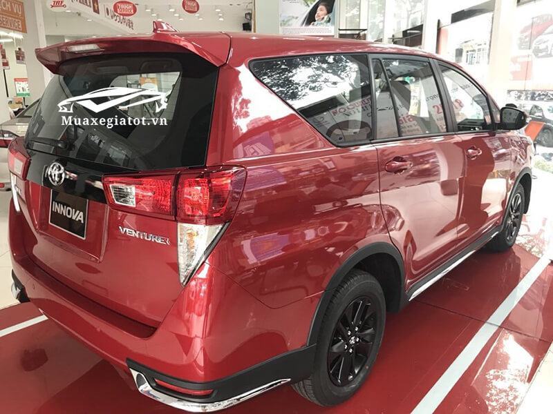 Toyota Innova 2.0G Venturer 2018 hông xe