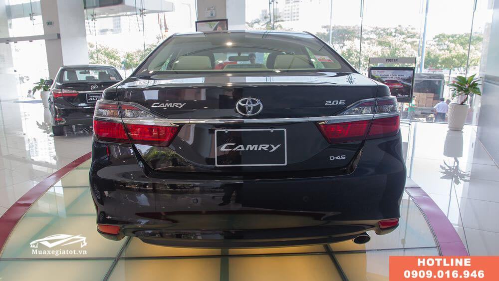 Giá xe Toyota Camry 2.0 E 2018 - Thiết kế ngoại thất xe (Đuôi xe)