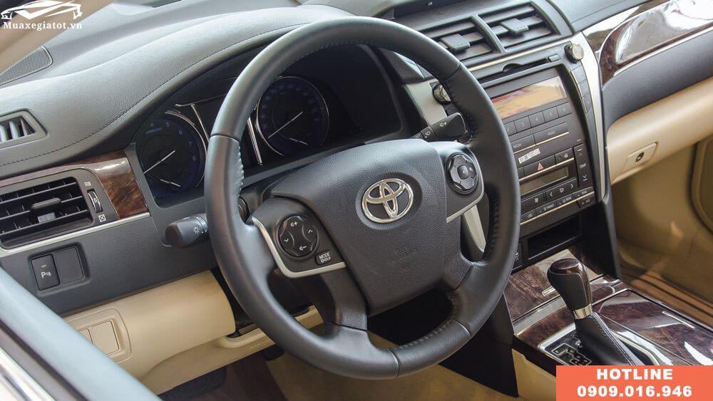 Giá xe Toyota Camry 2.0 E 2018 - Vô lăng tay lái