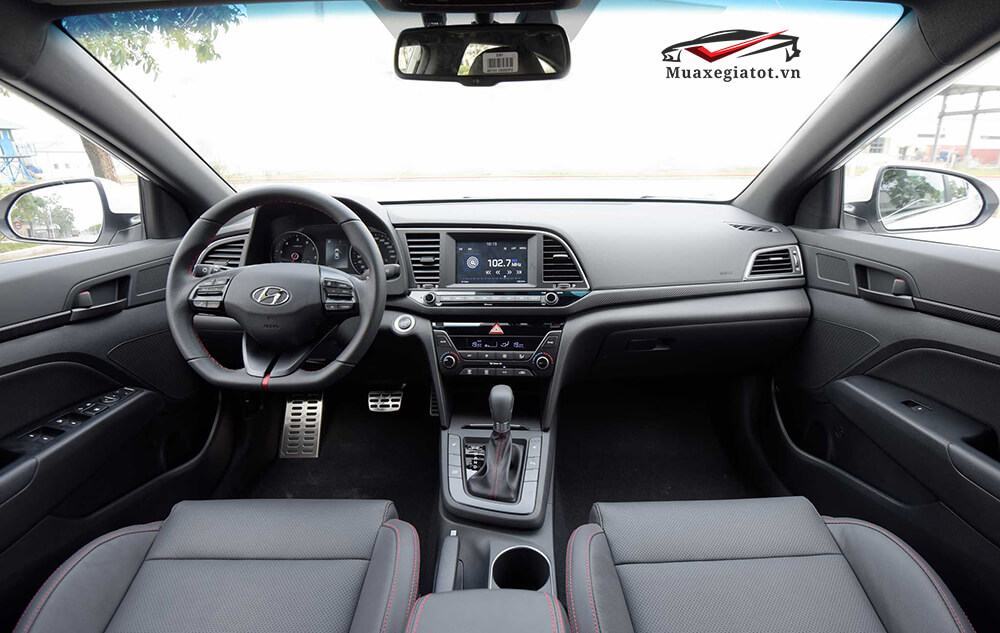 Không gian nội thất và tiện nghi trên xe Honda Cvic 1.8E CVT
