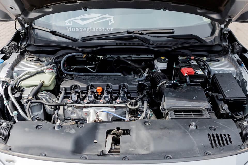 Civic 1.8E sử dụng động cơ xăng 1.8 lít i-VTEC, hút khí tự nhiên, công suất 139 mã lực tại 6.500 vòng/phút và mô men xoắn cực đại 174 Nm tại 4.300 vòng/phút.