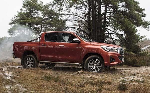 than-xe-toyota-hilux-2019-muaxegiatot-vn