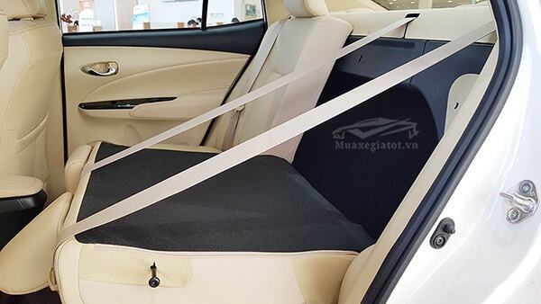 Hàng ghế sau xe Vios 2018 có thể gập lại để gia tăng không gian chứa đồ.