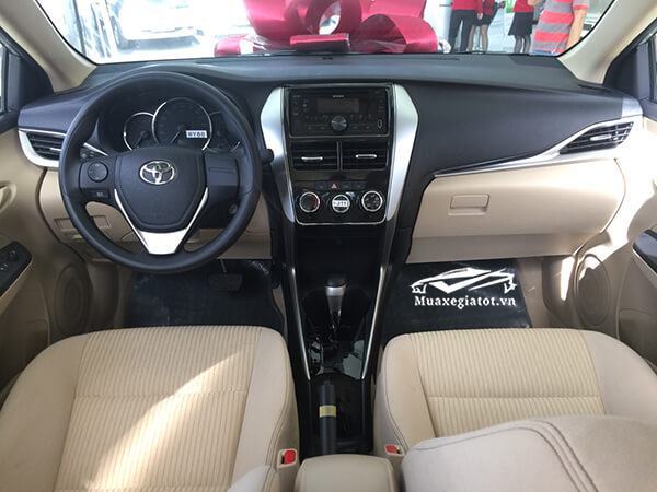Nội thất xe Toyota Vios E CVT số tự động (có nút điều khiển âm thanh trên vô lăng)