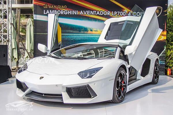 Giá xe Lamborghini Aventador LP700-4