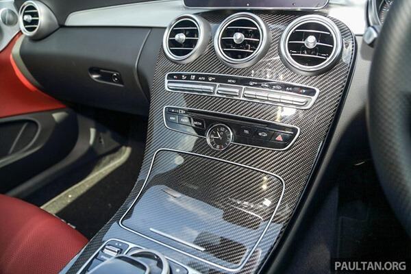 Các chi tiết khác trong cabin của Mercedes cũng được điều chỉnh đặc biệt