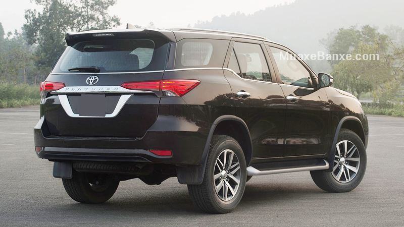 duoi-xe-toyota-fortuner-2-7at-4-4-2019-may-xang-2-cau-muaxegiatot-vn