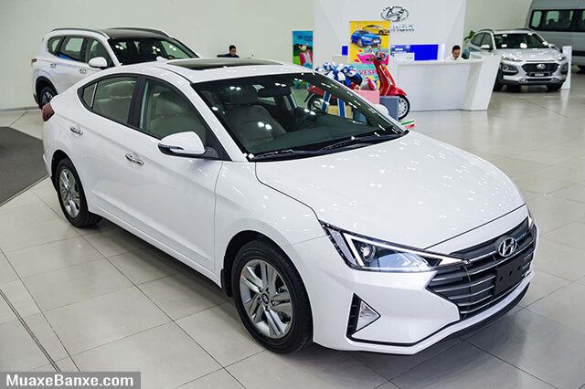Hyundai Elantra 1.6 AT 2020 là phiên bản dễ mua nhất với giá chỉ 655 triệu đồng