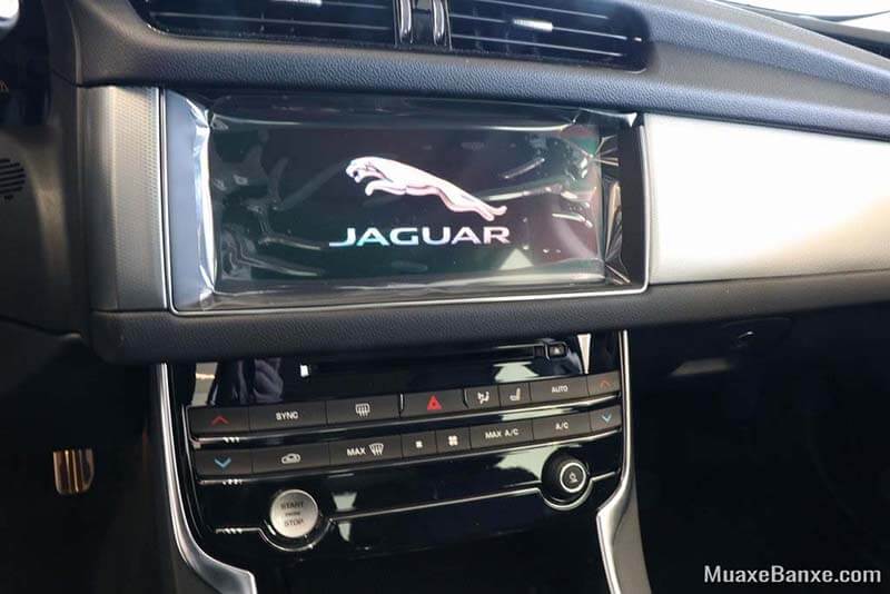 dvd-giai-tri-jaguar-xf-prestige-2019-muaxegiatot-vn