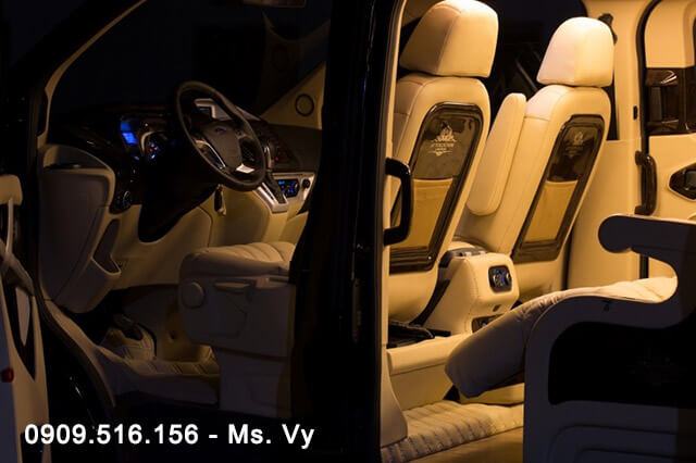 1-noi-that-xe-ford-tourneo-limousine-2020-muaxegiatot-vn