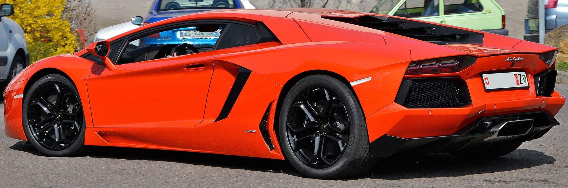 Lamborghini_Aventador_LP_700-4_muaxegiatot-vn