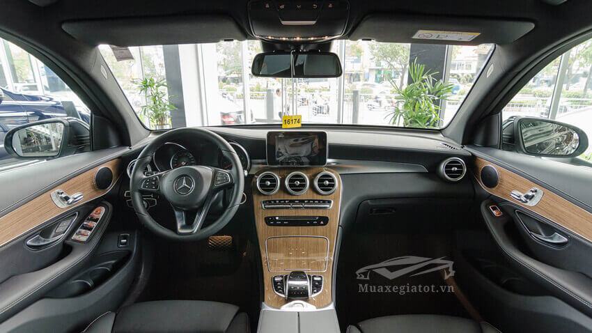 Nội thất của Mercedes GLC 250 4Matic 2020 rộng rãi và thoáng mát