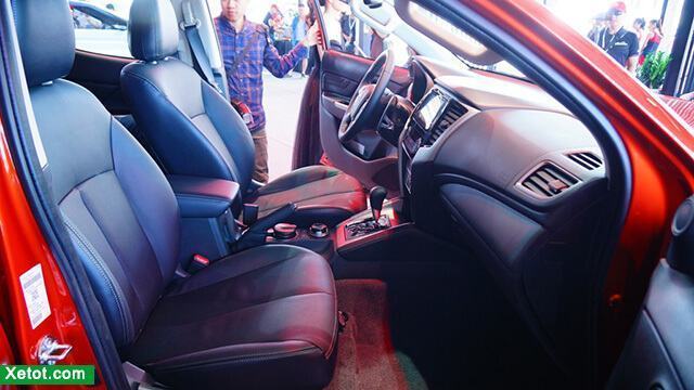 Khoang lái của Mitsubishi Triton mới mang đến sự thoải mái và tiện nghi cao cho người sử dụng nhờ các chi tiết trung tính và tiện dụng.
