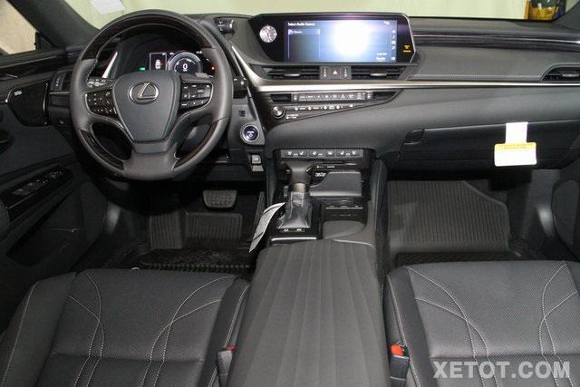 pretinac-xe-sedan-lexus-es300h-2020-muaxegiatot-vn