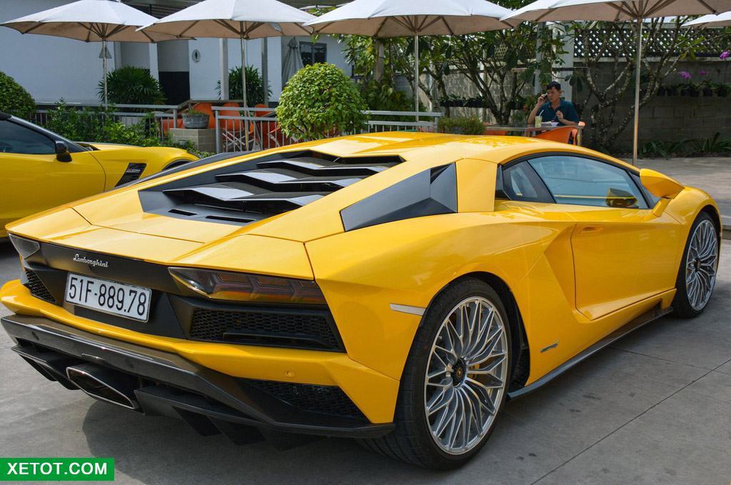 Phần đuôi xe Lamborghini Aventador S 2020 Tại Việt Nam