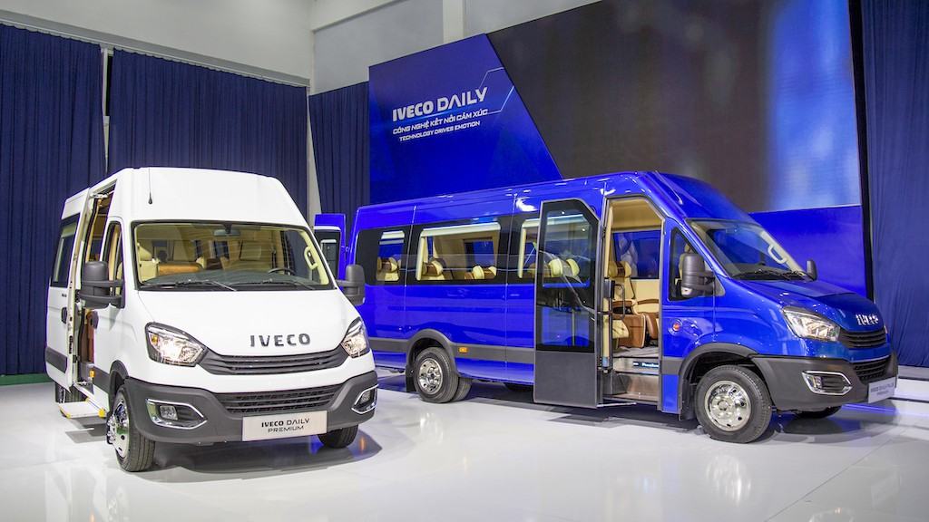 ra-mat-xe-minibus-iveco-daily-2020-2021-muaxegiatot-vn