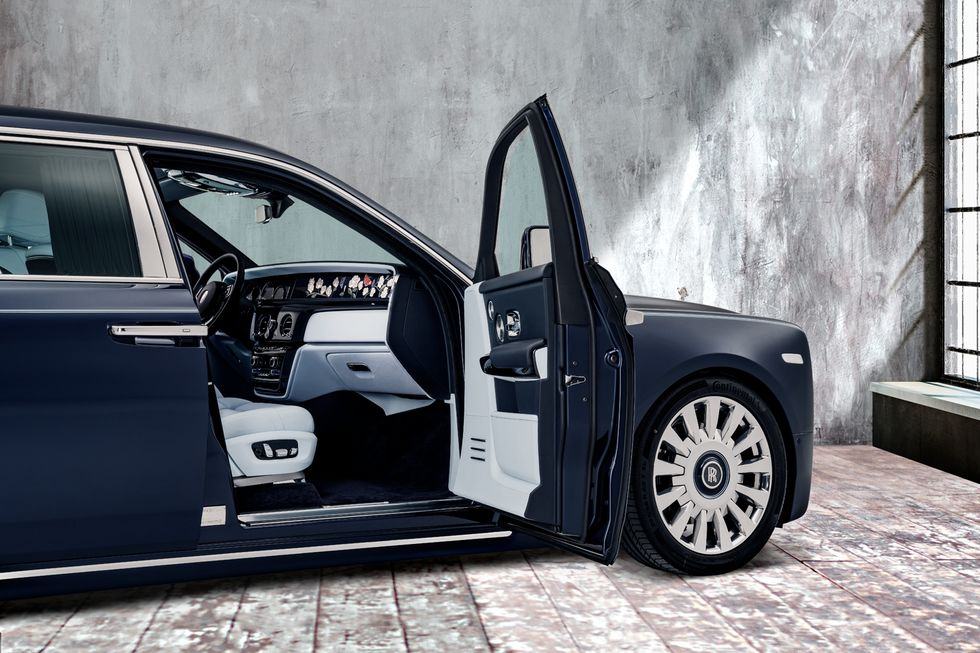 Cua-xe-Rolls-Royce-Phantom-2021-Muaxegiatot-vn