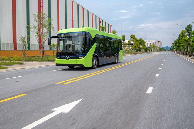 Hà Nội lên kế hoạch thay thế 100 xe bus bằng xe điện  VTVVN