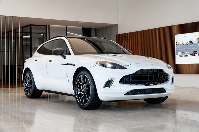 Aston Martin DBX 2022 giá bán, đánh giá xe, khuyến mãi