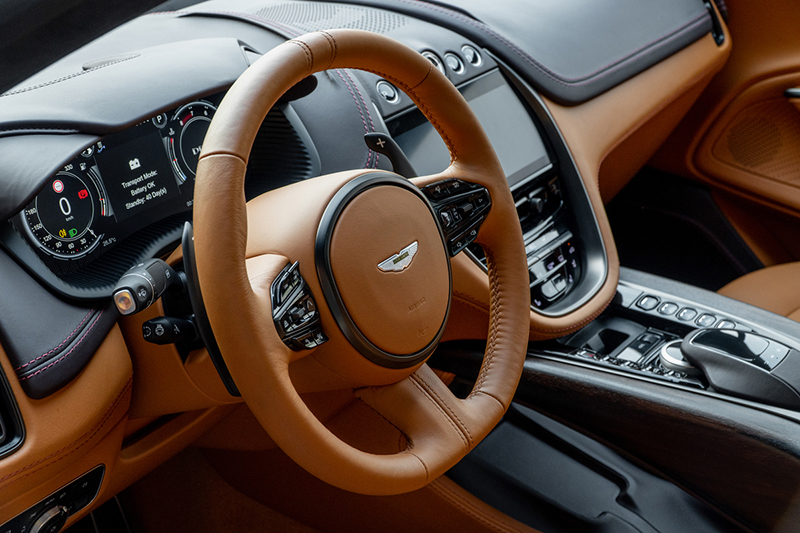  Aston Martin DBX 2022