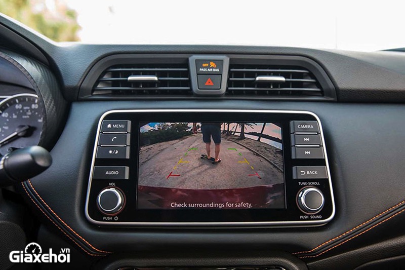 Nissan Almera là mẫu xe hỗ trợ tốt nhất khi có tính năng cảnh báo điểm mù và camera 360 độ hiện đại nhất phân khúc.