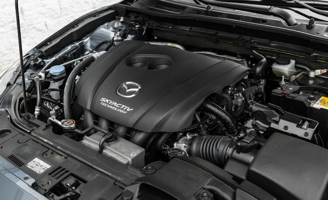 Động cơ Skyactiv áp dụng cho phiên bản 1.5 lít và 2.0 giúp Mazda 3 cực kỳ mạnh mẽ