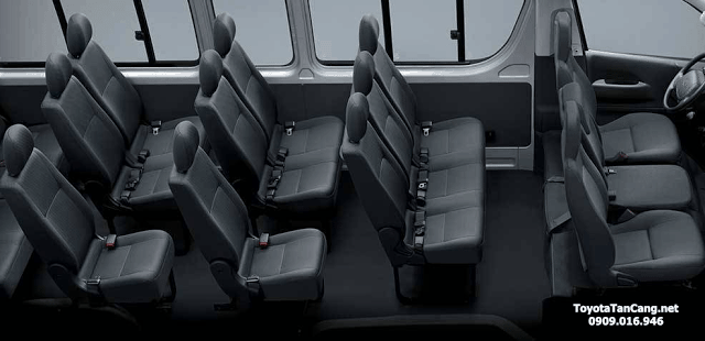 Không gian rộng rãi ghế bọc nỉ êm ái giúp hành khách thực sự thoải mái