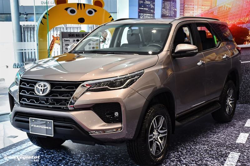xe toyota fortuner 2022 mau dong muaxegiatot vn