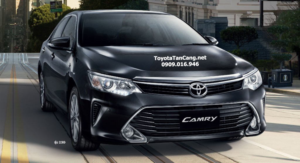 Toyota Camry 2015 phiên bản thể thao dáng vẻ mạnh mẽ đặc trưng với thanh cản phía trước xe và hốc gió lớn hơn