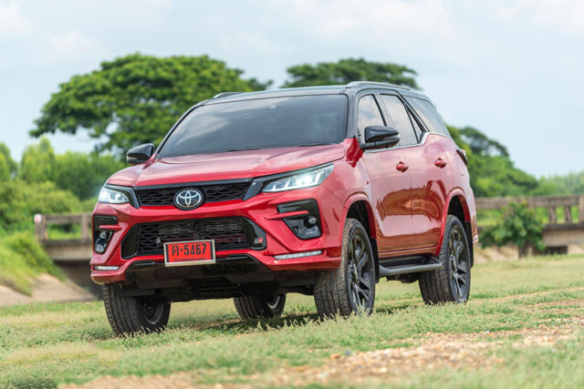 danh gia toyota fortuner gr sport 2022 giaxehoi vn 13