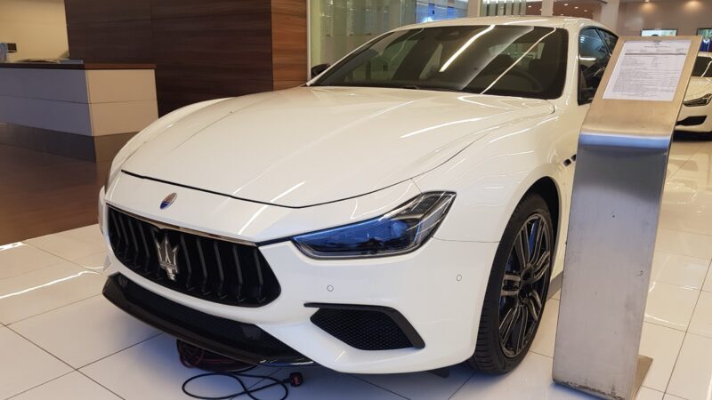 Giá xe Maserati Ghibli