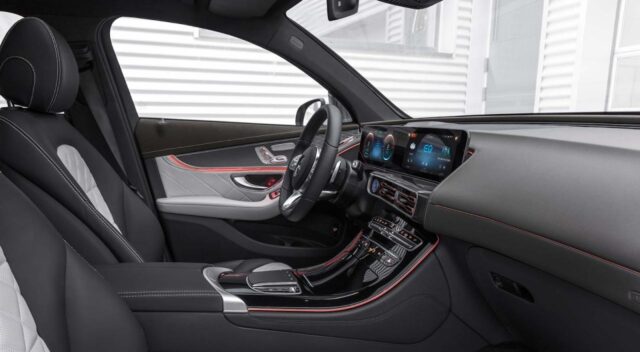 Mercedes-Benz EQC 2022 có hệ thống ghế da vân kim cương cao cấp.