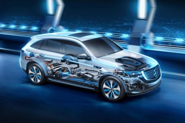 Mercedes-Benz EQC 2022 sử dụng 2 động cơ điện.