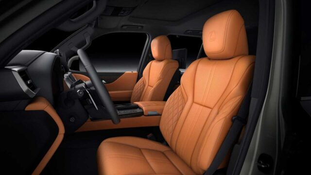 Lexus LX600 2022 được trang bị ghế bọc da cao cấp.