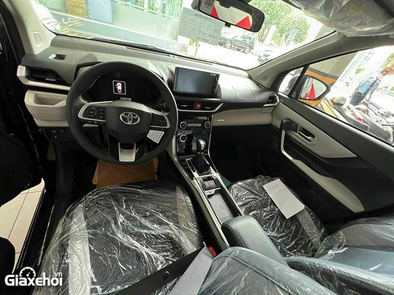 Toyota Veloz Cross CVT Top 2023 có khoang cabin mới mẻ.