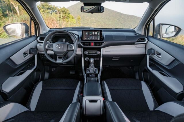 Toyota Veloz Cross 2022 có nội thất hài hòa.