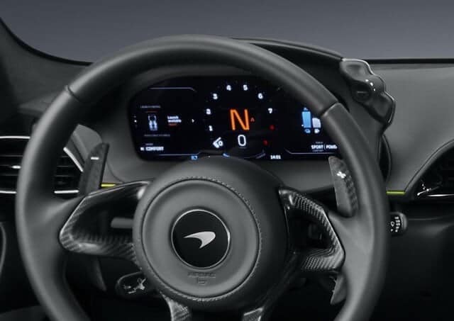 McLaren Artura 2022 có cụm đồng hồ kỹ thuật số bắt mắt.