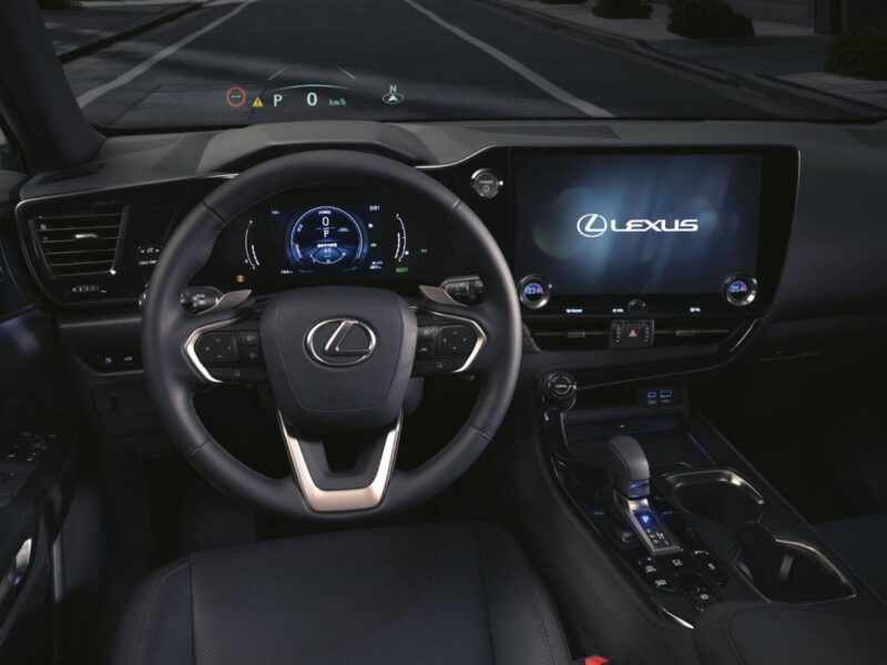 Lexus NX 350h 2022 sở hữu khoang lái đầy hơi thở tương lai.