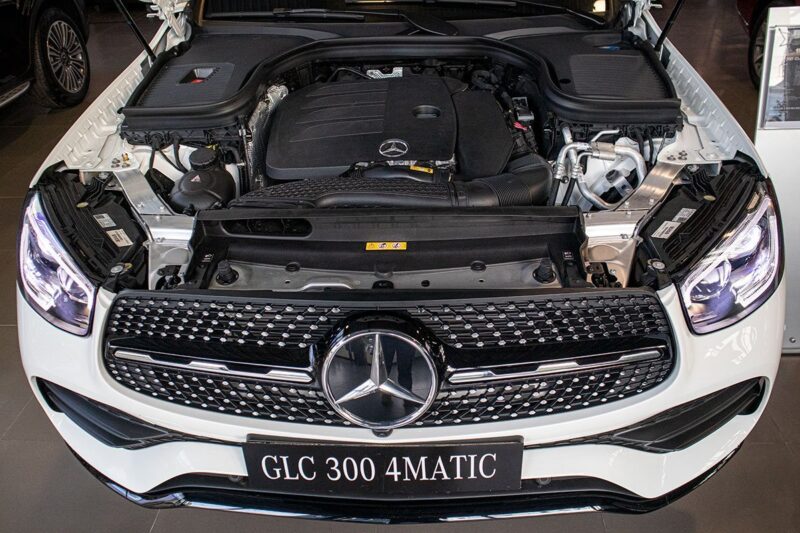 Mercedes-Benz GLC 300 dùng động cơ 2.0L.