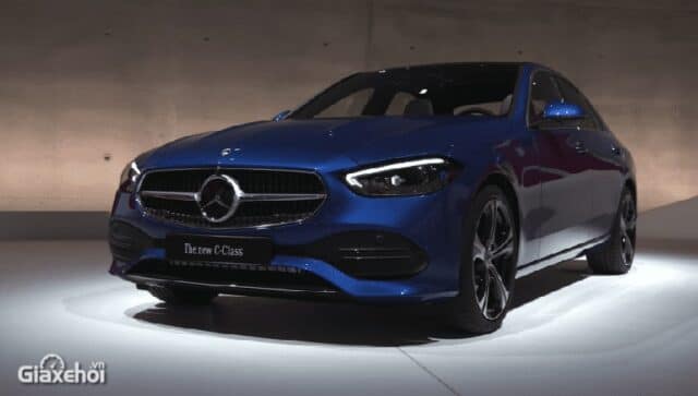 Mercedes-Benz C200 Avantgarde Plus 2022 có trang bị đủ dùng.