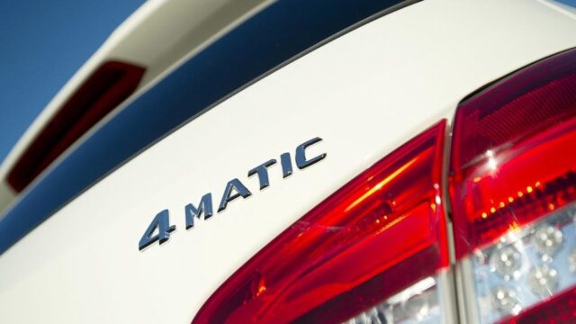 Hệ dẫn động 4MATIC trên xe Mercedes tạo ra sự khác biệt.