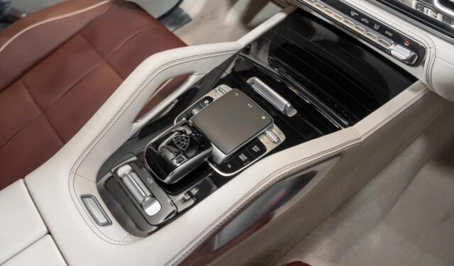 Mercedes-Maybach GLS 480 2022 động cơ mạnh mẽ, vận hành êm ái.