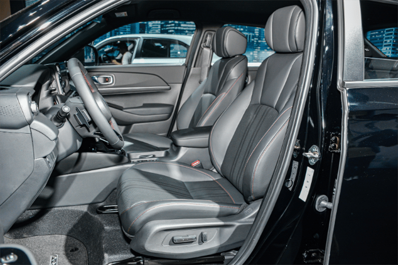 Honda HR-V 2022 có ghế lái chỉnh điện.
