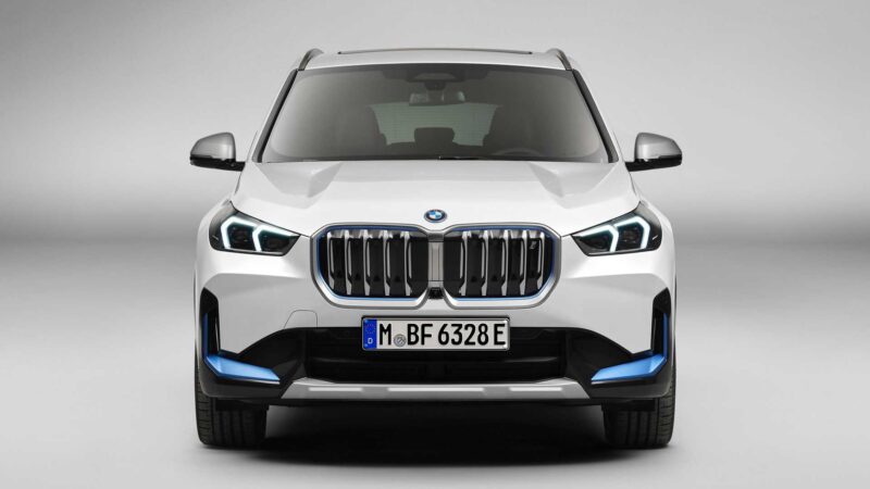 BMW X1 2023 sở hữu ngoại thất mới mẻ.