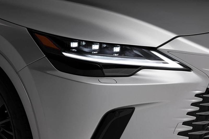 Lexus RX 2023 dùng đèn LED thích ứng.