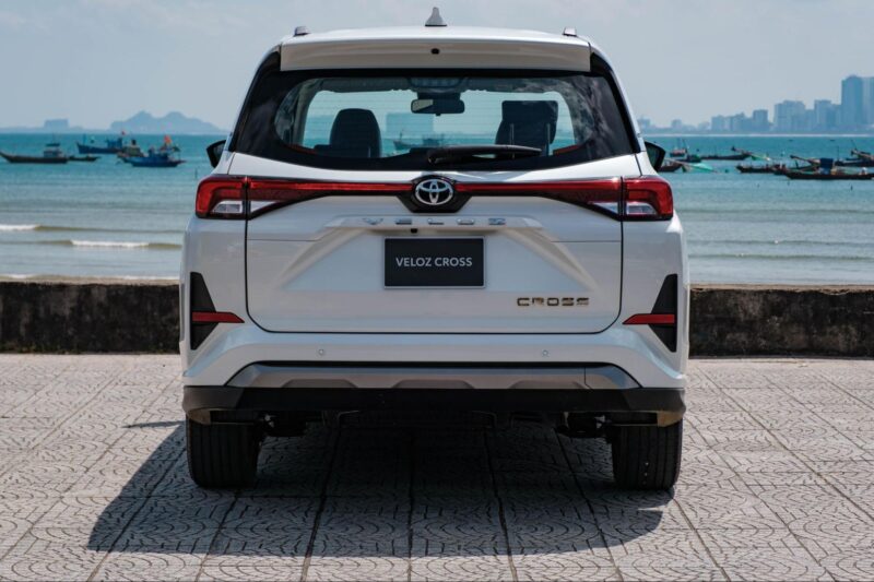 Toyota Veloz Cross 2022 có dài đèn hậu bắt mắt.