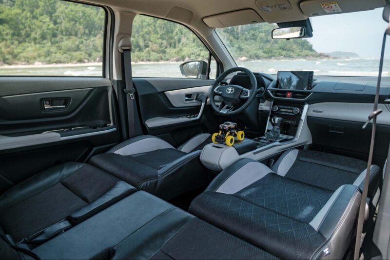 Toyota Veloz Cross 2022 có khả năng ngả ghế linh hoạt.