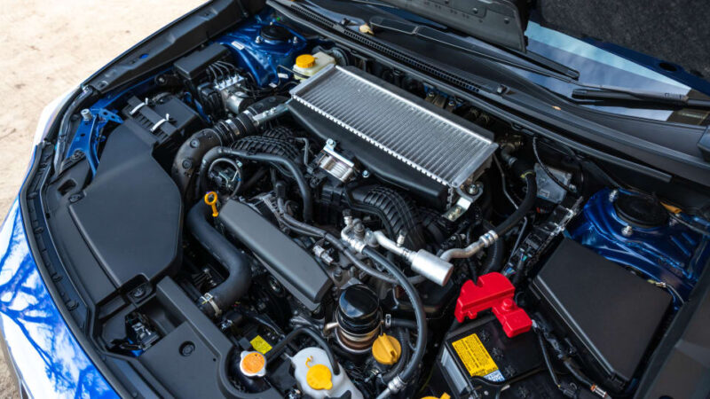 Subaru WRX là khối động cơ boxer tăng áp 2.4L